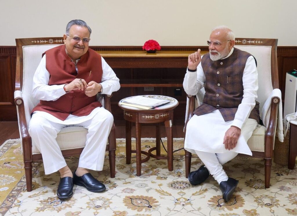 कैबिनेट विस्तार से पहले दिल्ली पहुंचे विधानसभा अध्यक्ष डॉ. रमन सिंह, प्रधानमंत्री मोदी से की मुलाकात