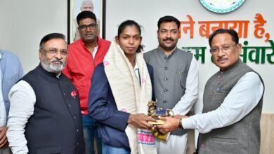 मुख्यमंत्री विष्णु देव साय ने महिला कबड्डी विश्व कप की स्टार खिलाड़ी संजू देवी को दी बधाई