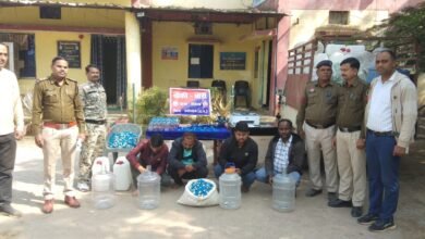 नकली शराब फैक्ट्री पर छापा: कबीरधाम पुलिस ने चार आरोपियों को किया गिरफ्तार