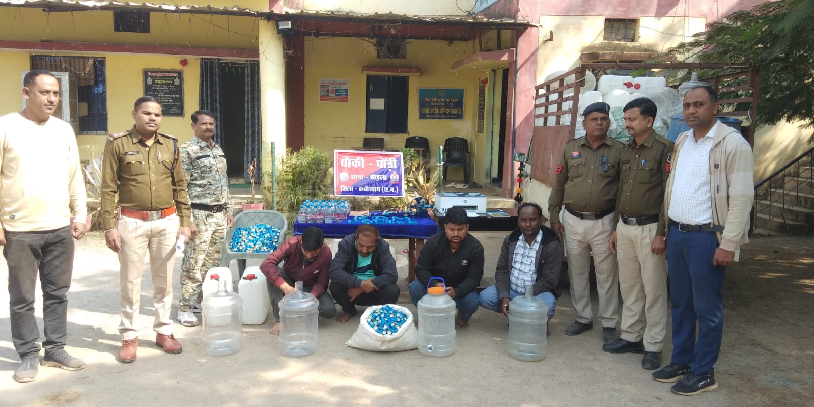 नकली शराब फैक्ट्री पर छापा: कबीरधाम पुलिस ने चार आरोपियों को किया गिरफ्तार