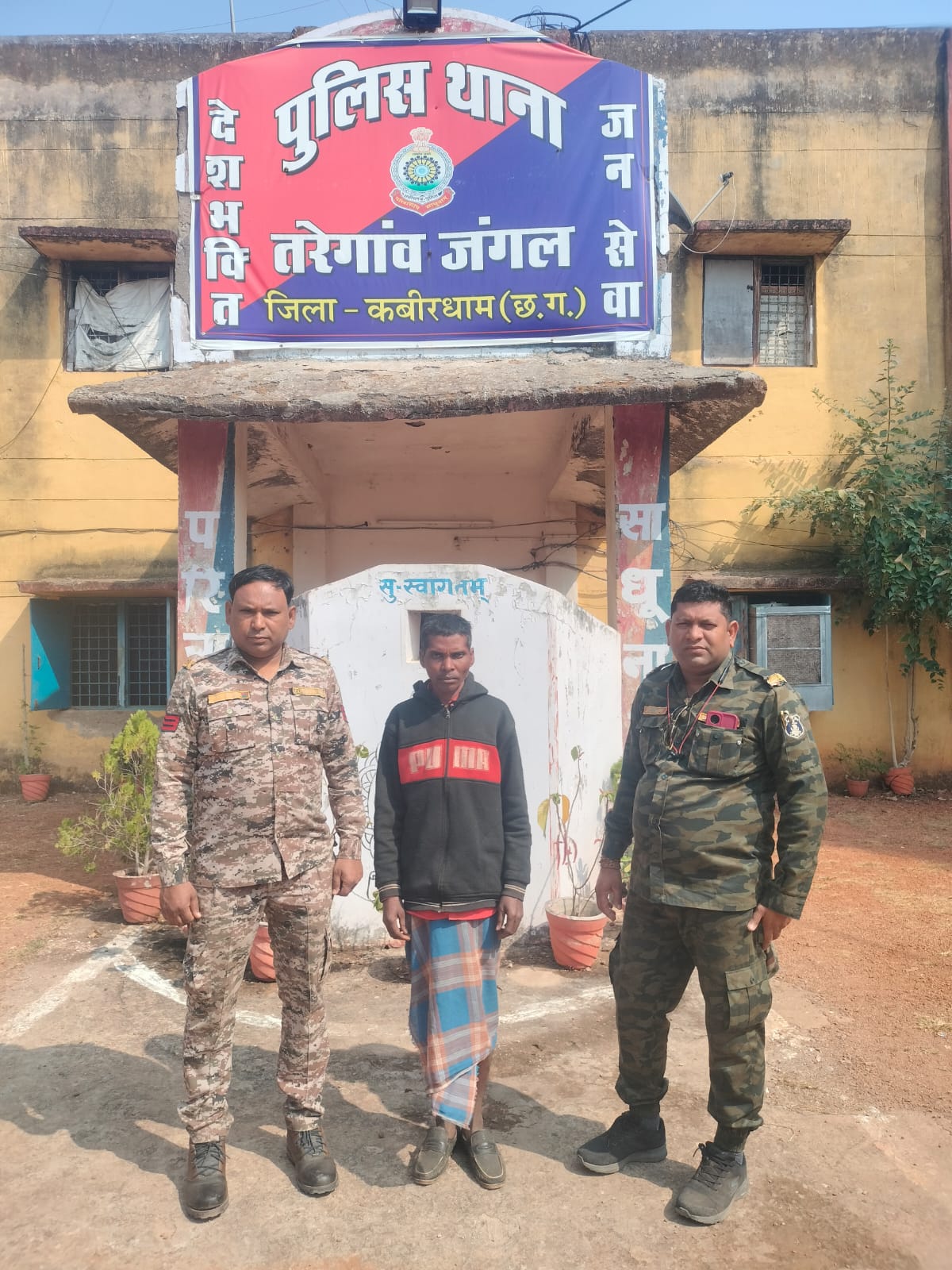 तरेगांव जंगल में प्राणघातक हमला करने वाला आरोपी गिरफ्तार, लोहे की टंगिया जप्त