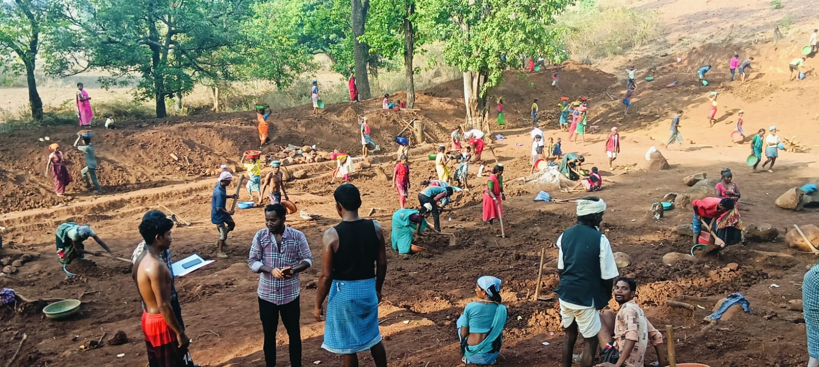 कबीरधाम में मनरेगा से रोजगार की रफ्तार तेज, 2588 निर्माण कार्यों से हजारों ग्रामीणों को मिला काम