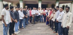 कवर्धा: हनुमान मंदिर से मुकुट चोरी मामले में कांग्रेस का प्रदर्शन, दोषियों की गिरफ्तारी की मांग को लेकर कलेक्टर को सौंपा ज्ञापन